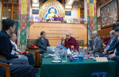 dalai lama-dialogo-delegazione scienziati cinesi-ambiente-fisica quantistica-aref international onlus