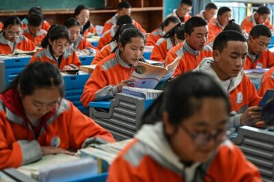 Cina vieta lingua tibetana nelle scuole